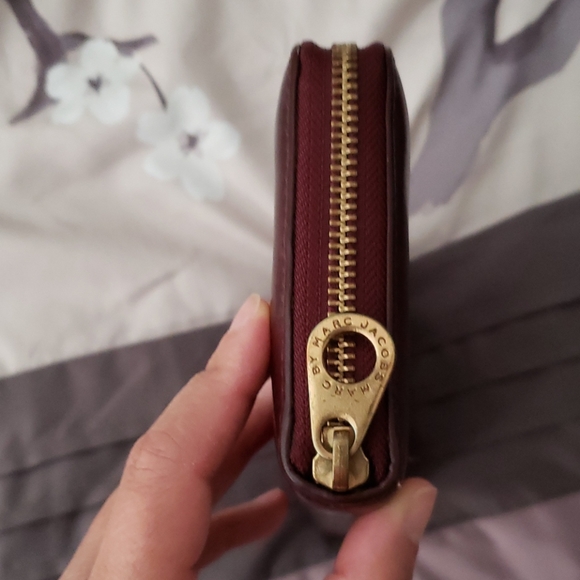 Marc Jacobs LARGE wallet. - Picture 4 of 4